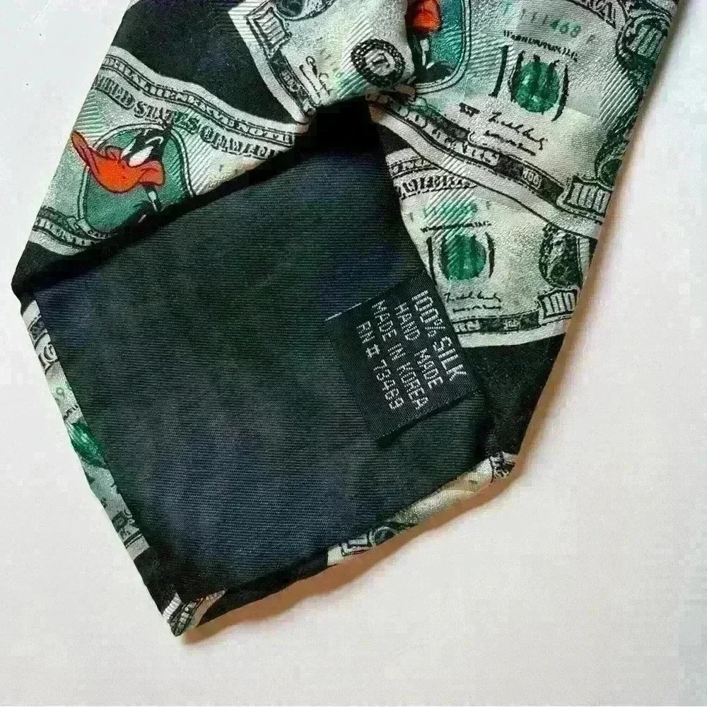 1996 Looney Tunes Mania $100 Bills Looney Tunes Characters Silk Tie Necktie - Picture 6 of 6